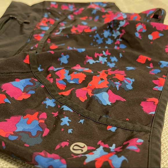 Lululemon Speed Up Shorts - Picture 4 of 4